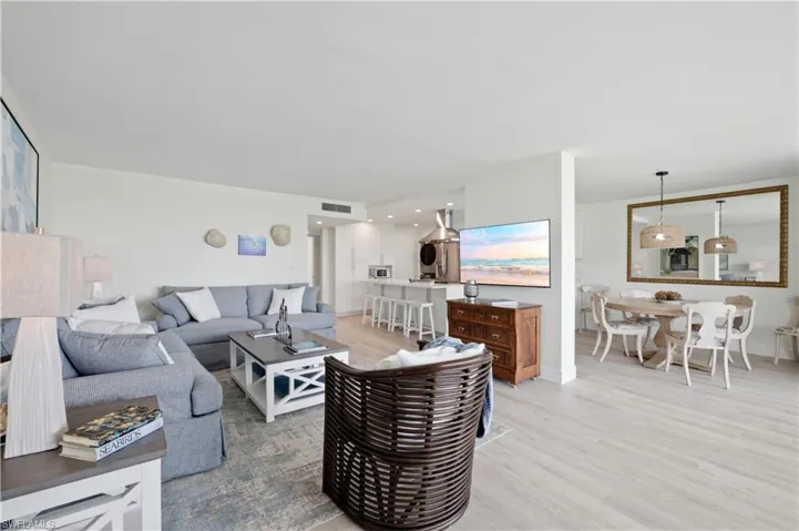2316 Gulf Shore Blvd N 411, Naples, Florida 34103