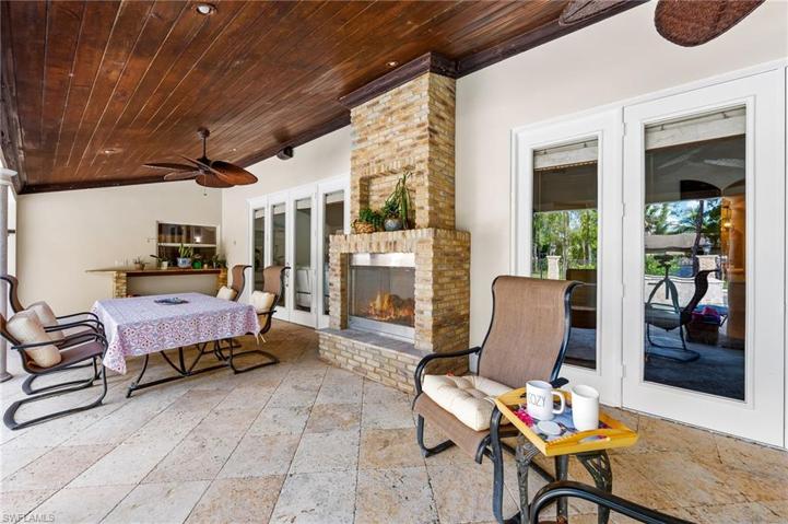 Outdoor Dining-Fire Place