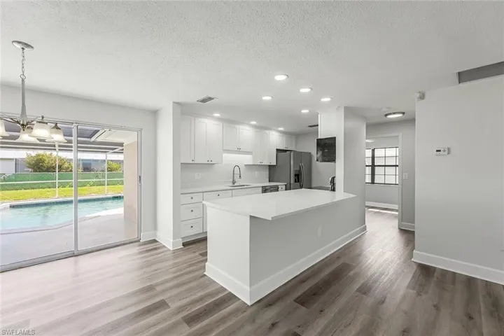 2121 Se 6th Ln, Cape Coral Fl 33990