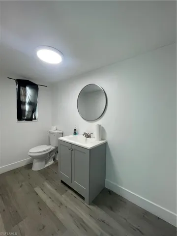The laundry room has also a bathroom
