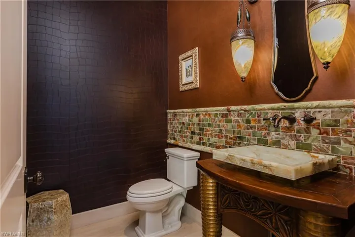 Guest Bathroom on 1st floor