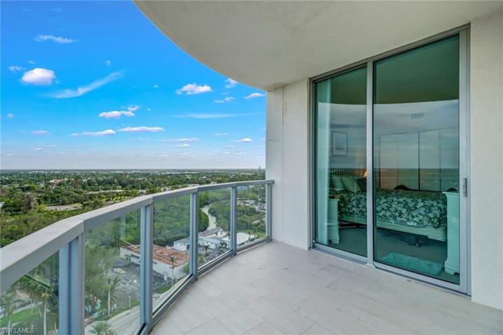 East facing lanai with great river views