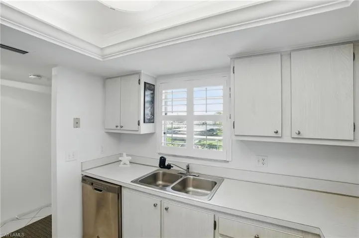AMPLE KITCHEN CABINETRY