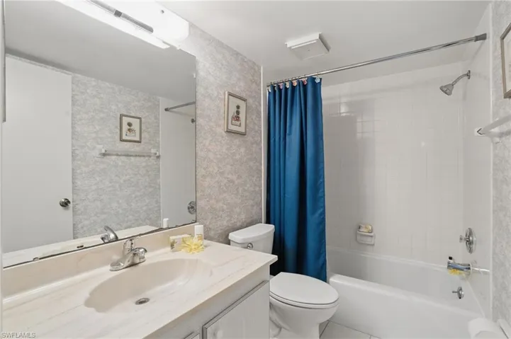 SCREEN LANAI OVERLOOKING GOLF COURSE AND SERENE WATERWAY...ELECTRIC SHUTTERS