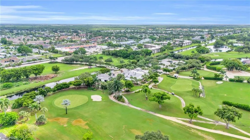 PUBLIC GOLF CLUB NEXT DOOR!!