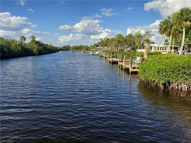 View of water feature featuring a dock