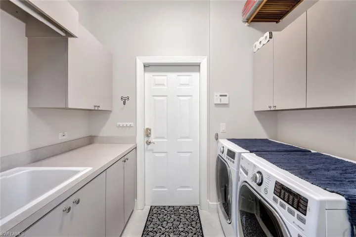 9231  Troon Lakes  DR, Naples, FL 34109