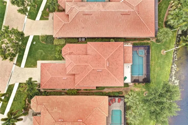 9231  Troon Lakes  DR, Naples, FL 34109