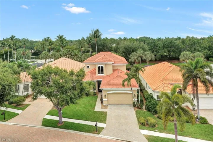 9231  Troon Lakes  DR, Naples, FL 34109