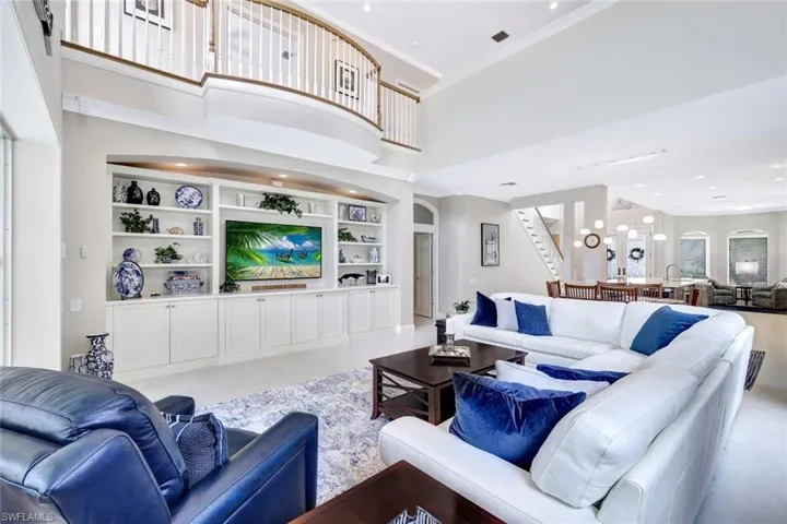 9231  Troon Lakes  DR, Naples, FL 34109