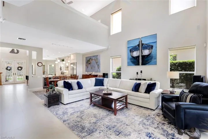 9231  Troon Lakes  DR, Naples, FL 34109