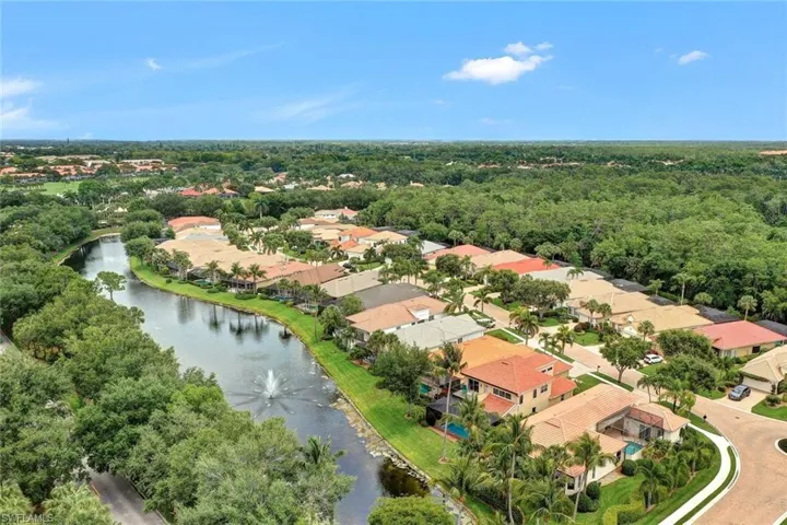 9231  Troon Lakes  DR, Naples, FL 34109