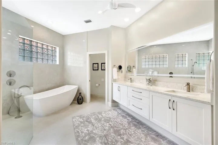 9231  Troon Lakes  DR, Naples, FL 34109