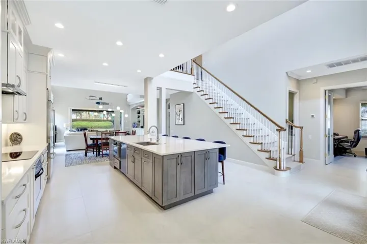 9231  Troon Lakes  DR, Naples, FL 34109