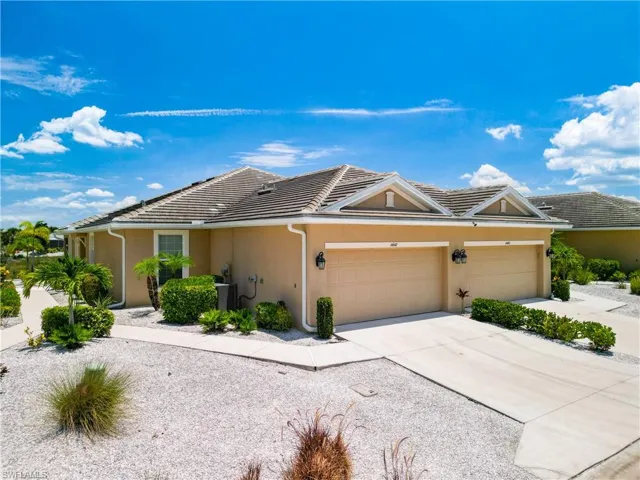 Single story villa home