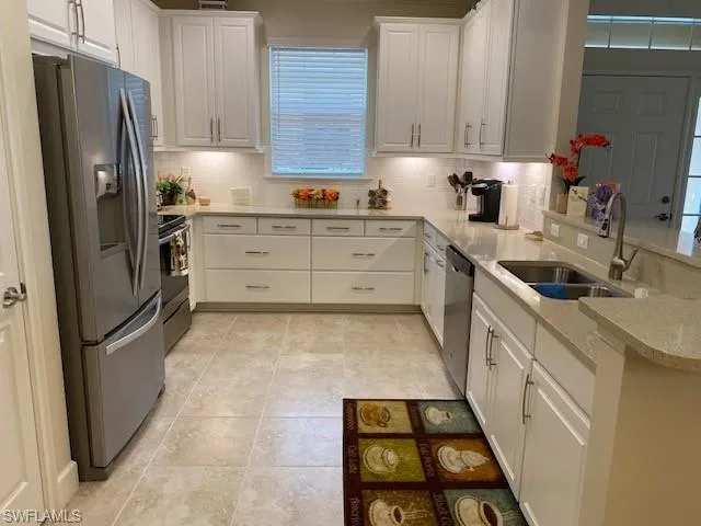 Stainless steel appliances, under cabinet lighting
