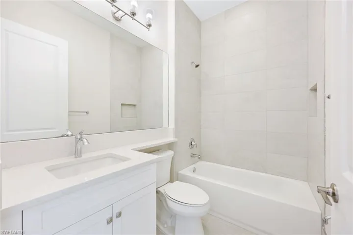 11264  Daphne  CT, Naples, FL 34120