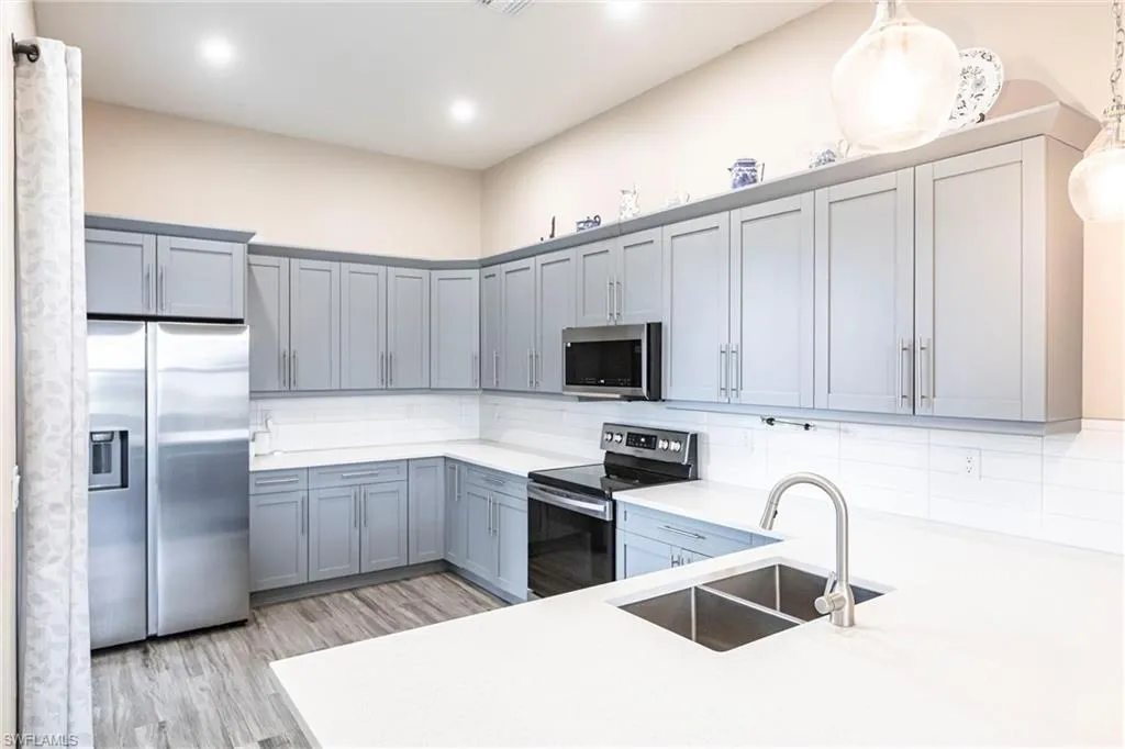 1314 Ne 9th Ave, Cape Coral, Florida 33909, 3 Bedrooms Bedrooms, ,2 BathroomsBathrooms,Residential,For Sale,9th,225051153