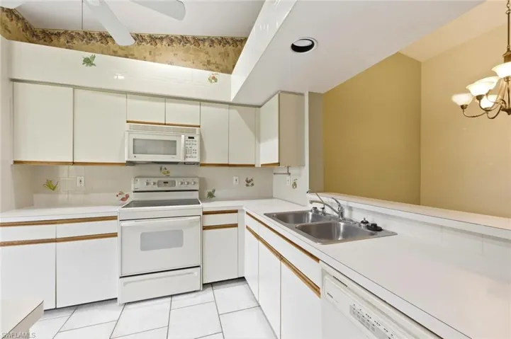 7380 Saint Ives Way 1305, Naples, Florida 34104