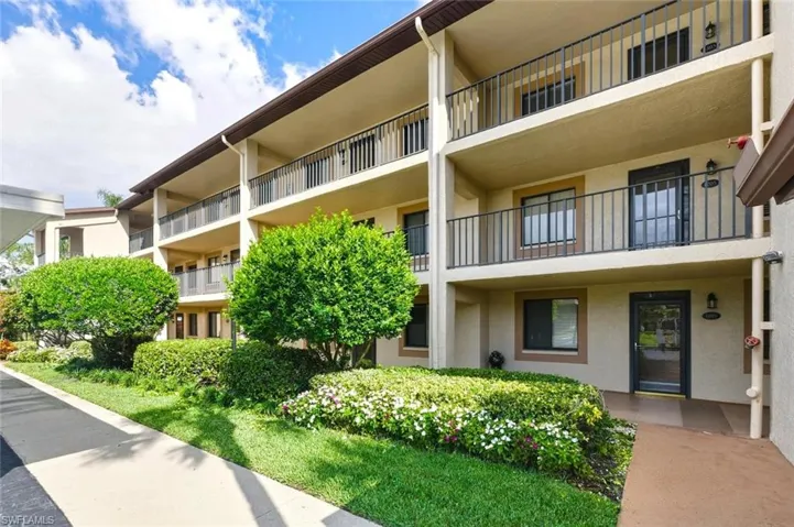 7380 Saint Ives Way 1305, Naples, Florida 34104