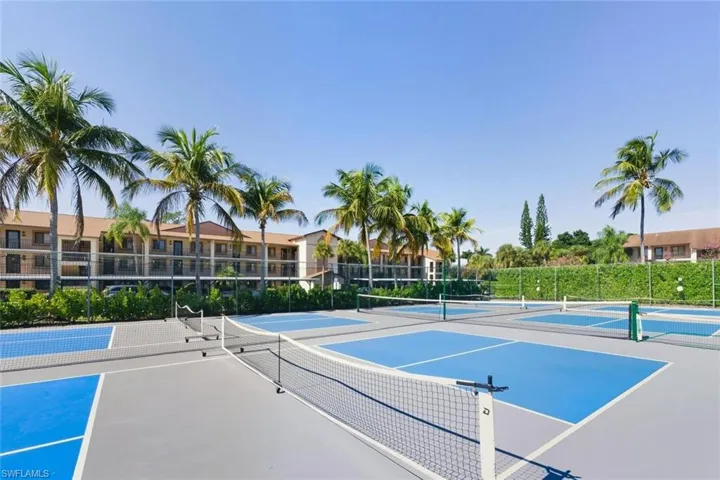7380 Saint Ives Way 1305, Naples, Florida 34104