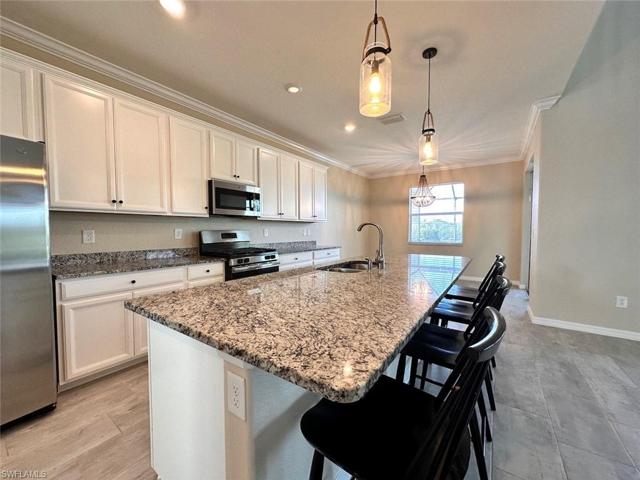 Large island with plenty of counter space