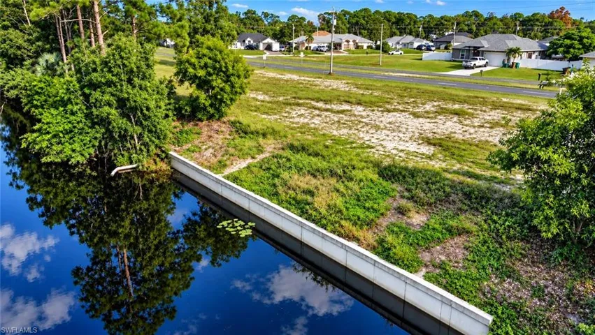 39 Wilmington Pkwy, Cape Coral, Florida 33993