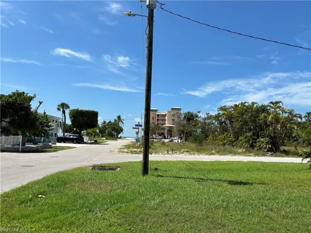 209 Dakota Ave, Fort Myers Beach, Florida 33931
