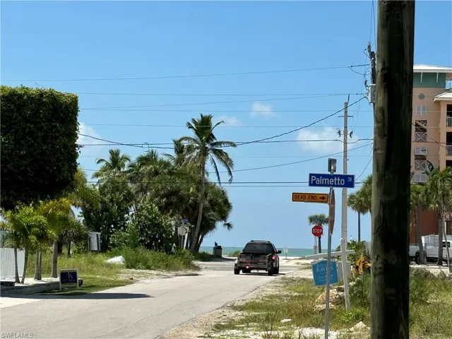 Beach access with crosswalk 1/2 block away