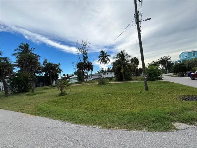 209 Dakota Ave, Fort Myers Beach, Florida 33931