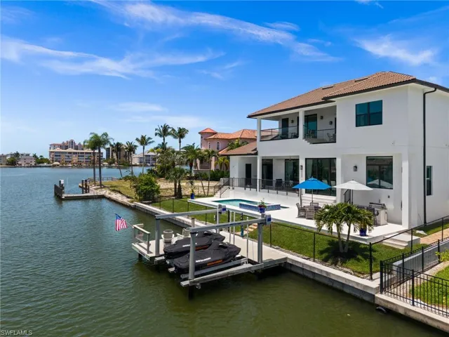 388  Pine  AVE, Naples, FL 34108