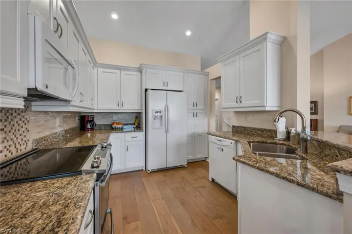 27071  Lake Harbor  CT, Bonita Springs, FL 34134