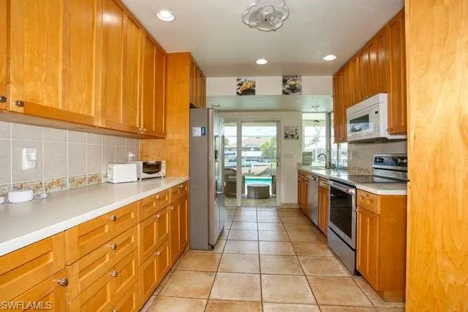 3413 Se 18th Ave, Cape Coral, Florida 33904