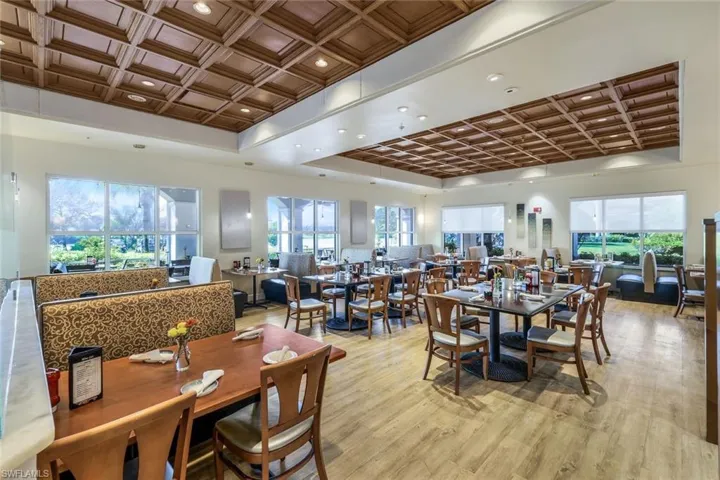 VillageWalk Bar & Grill, Dining Area
