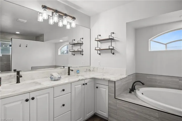 1019 Nw 9th St, Cape Coral, Florida 33993