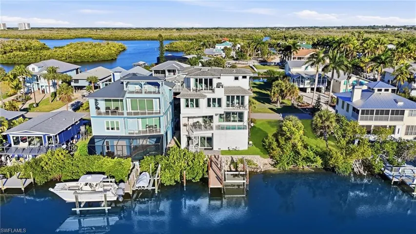 Bay and gulf views. Steps to Bonita Beach.