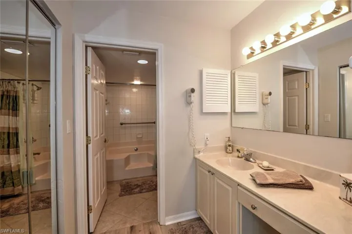 15171  Cedarwood  LN, Naples, FL 34110