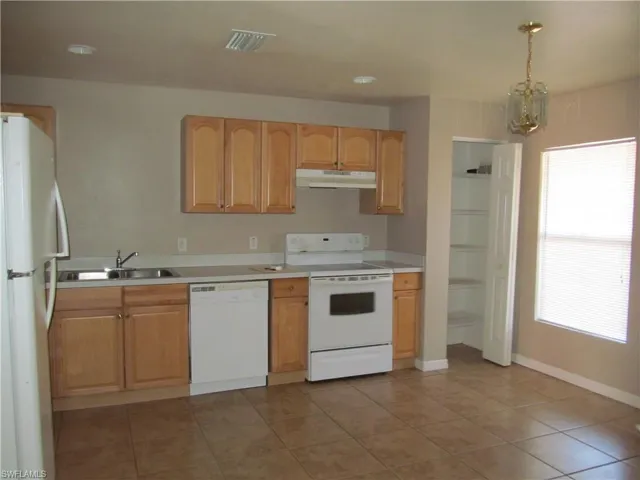 662  Alabama S RD, Lehigh Acres, FL 33974