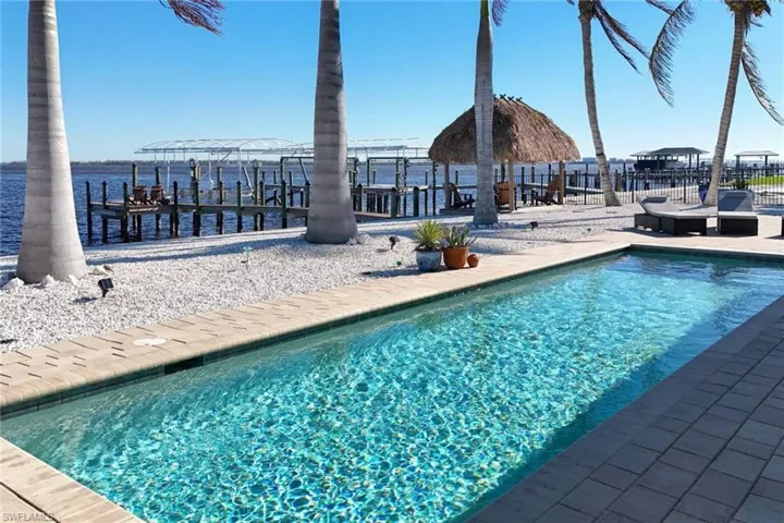 Heated saltwater pool - doesn't this feel like a vacation??