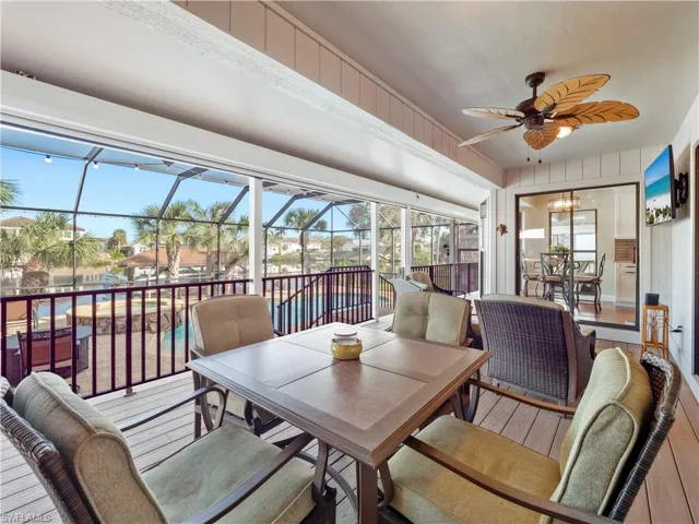 Sunroom with ceiling fan