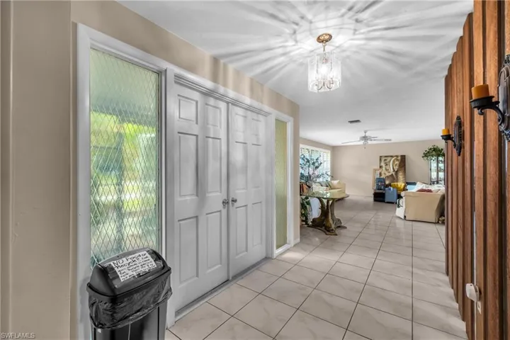 Foyer entrance featuring suspended lighting and a ceiling fan