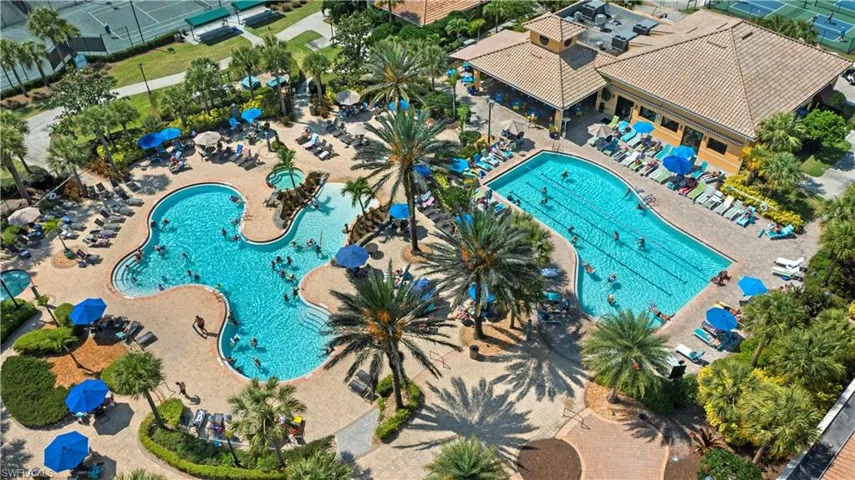 Birds eye view of property