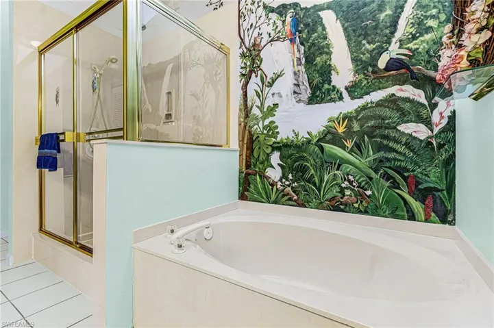 Separate tub with artistic mural