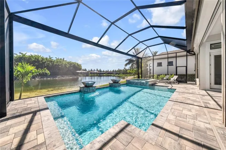 Swimming pool with panoramic screen enclosure