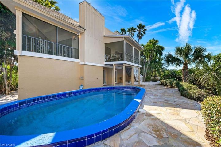 Pool & Covered Patio