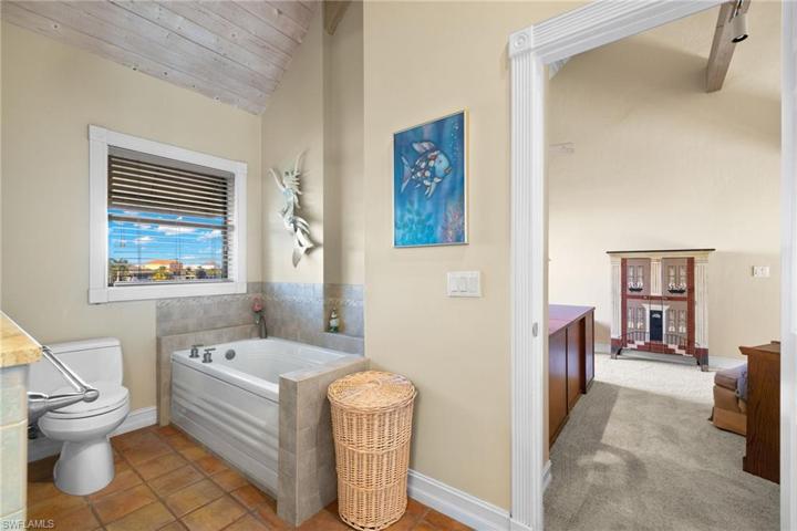 Primary Bathroom/Separate Tub/Shower