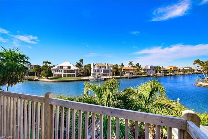 Open Balcony/Canal View