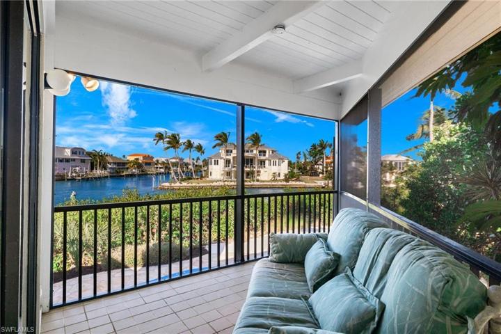 Screened Porch Overlooks Pool/Canal