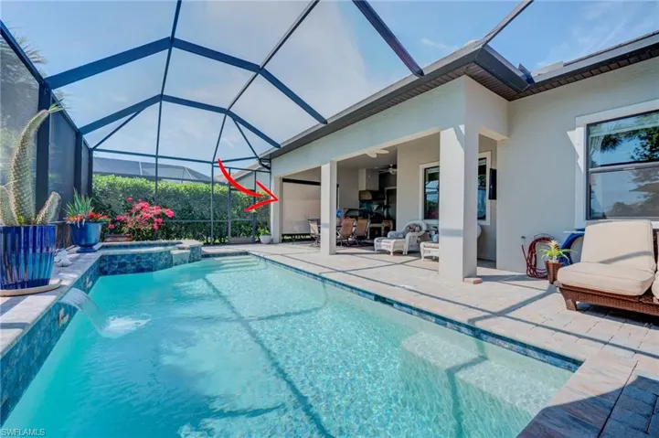 Integrated pool / spa a lanai, and a patio