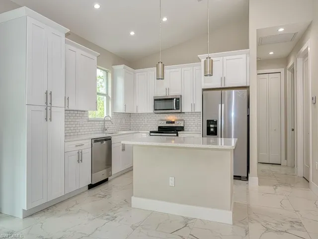 4226  68th NE AVE, Naples, FL 34120